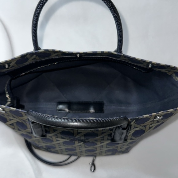 Tory Burch Geometric bag. - Picture 6 of 11